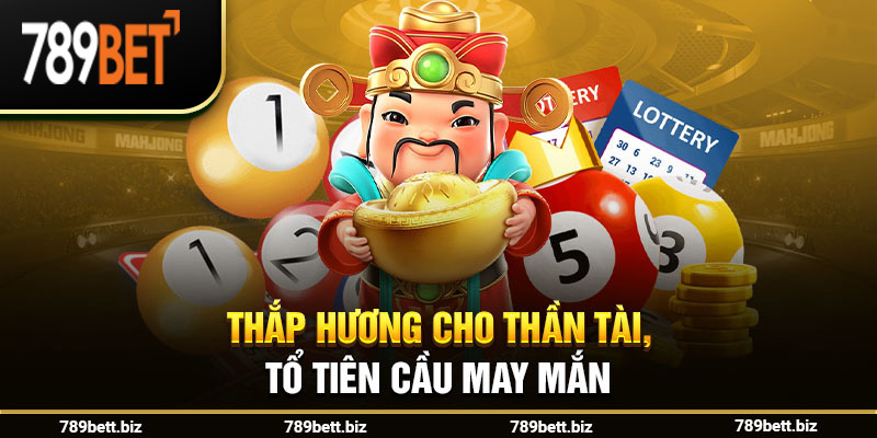 Thắp hương cho thần tài, tổ tiên cầu may mắn
